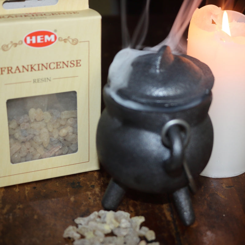 Cast Iron Cauldron Smudge Candle - Eucalyptus- 10cm